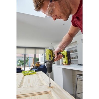 TRAPANO AVVITATORE A PERCUSSIONE 18V (2X2,0 Ah)